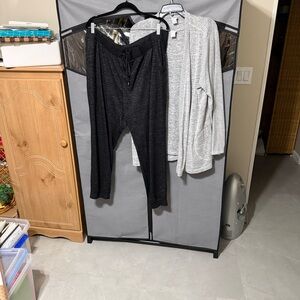 Chico's Zenergy Black and Gray Lounger Set